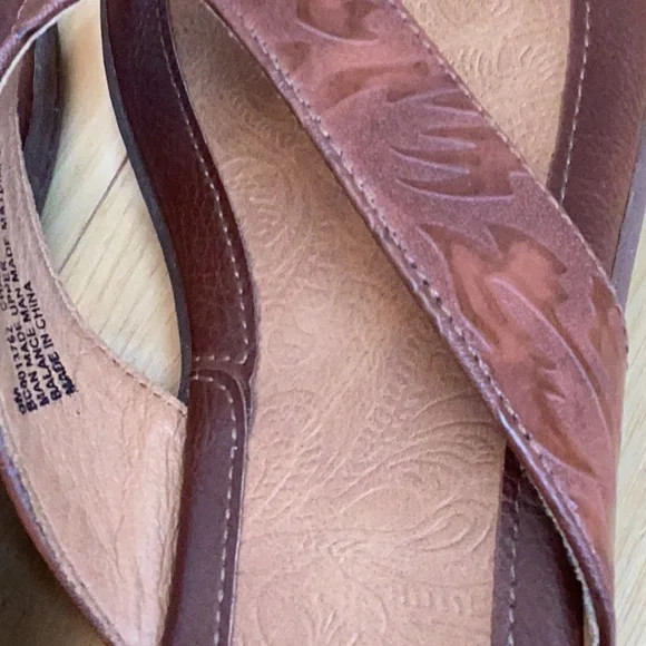 b.o.c. Brown flip flops. Women’s Size 9 - Picture 12 of 15